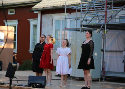 Wilma Bäcklund & Rebecka Stråhlman med Isla Johnstone & Ebba Poulsen